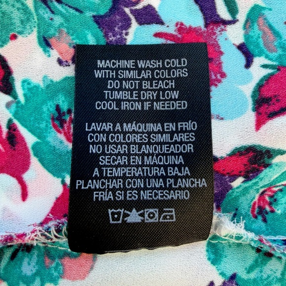 Attention Multi-Color Floral Pintuck Front Flutter Sleeve Blouse ~ Women’s XXL - Picture 10 of 10